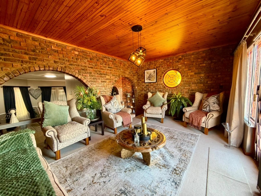 6 Bedroom Property for Sale in Heiderand Western Cape